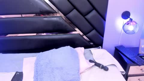 Snapshot of ameliie_saenz chatting on January 2025 11:26:01 PM Ameli online show from January 2025 11:26:01 PM