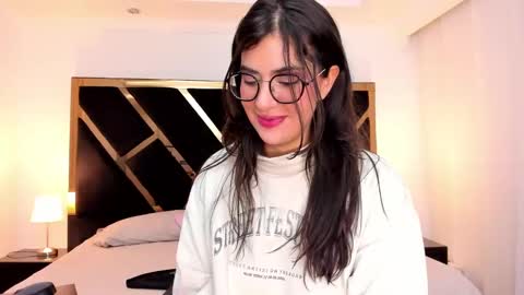 Snapshot of ameliie_saenz chatting on February 2025 10:55:02 PM Ameli online show from February 2025 10:55:02 PM