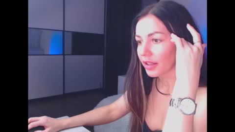 amelinamersi online show from November 2025 03:58:02 PM