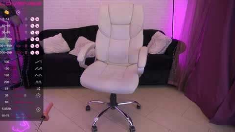 Snapshot of amellywhite chatting on December 2024 03:38:02 AM Alina online show from December 2024 03:38:02 AM