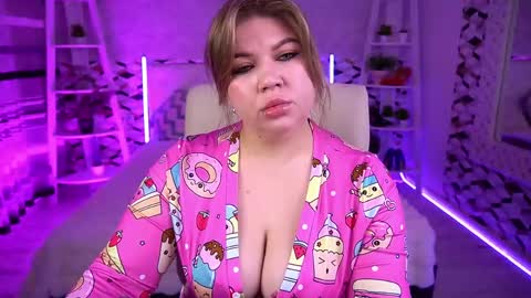 Snapshot of amellywhite chatting on May 2026 12:32:01 PM Alina online show from May 2026 12:32:01 PM