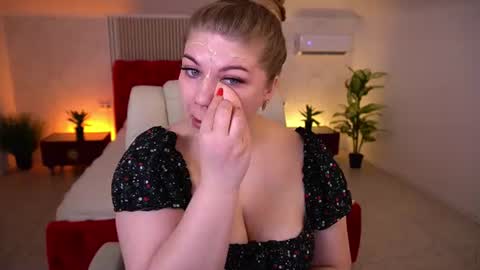 Snapshot of amellywhite chatting on June 2026 12:36:02 PM Alina online show from June 2026 12:36:02 PM