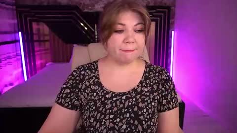 Snapshot of amellywhite chatting on June 2026 12:33:02 PM Alina online show from June 2026 12:33:02 PM