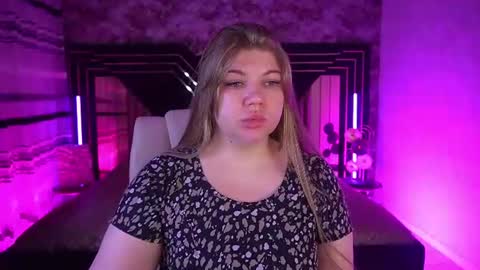 Snapshot of amellywhite chatting on July 2026 01:14:02 PM Alina online show from July 2026 01:14:02 PM