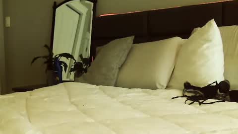 HOT white  naughty leo  xxx online show from February 2025 07:27:01 PM