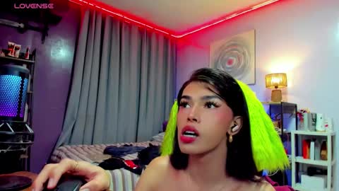 Snapshot of amethyst_ts chatting on October 2025 03:51:02 PM AMETHYST look at my BIO online show from October 2025 03:51:02 PM