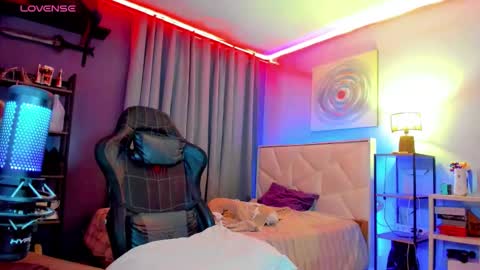 Snapshot of amethyst_ts chatting on November 2025 10:47:02 PM AMETHYST look at my BIO online show from November 2025 10:47:02 PM