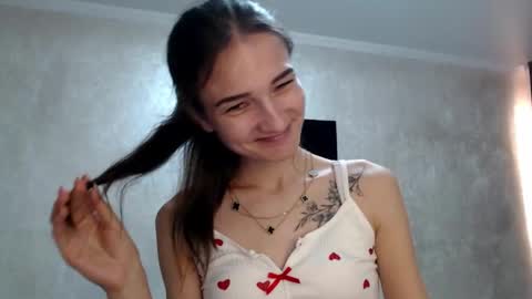 Julia  online show from December 2025 08:45:01 AM