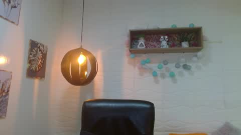 Snapshot of amethystshadow chatting on April 2026 06:10:01 PM amethystshadow online show from April 2026 06:10:01 PM