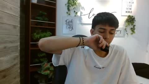 Snapshot of amethystshadow chatting on April 2026 04:04:01 AM amethystshadow online show from April 2026 04:04:01 AM