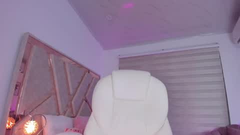Snapshot of ami_sweet_19 chatting on February 2025 02:51:02 AM Ami  online show from February 2025 02:51:02 AM