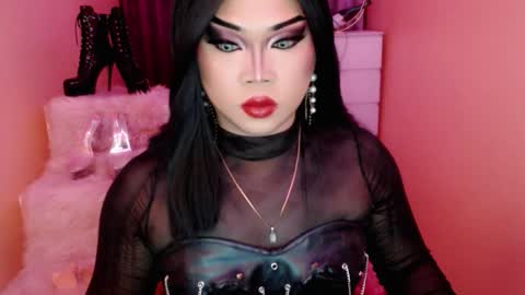 Queen Mireska online show from October 2025 02:40:01 PM