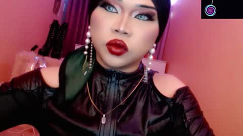 Snapshot of amiadoll chatting on March 2026 04:35:01 PM Queen Mireska online show from March 2026 04:35:01 PM