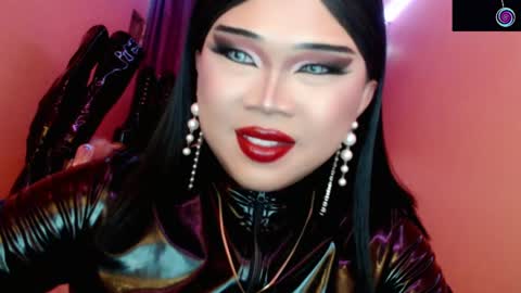 Snapshot of amiadoll chatting on May 2026 05:07:02 PM Queen Mireska online show from May 2026 05:07:02 PM