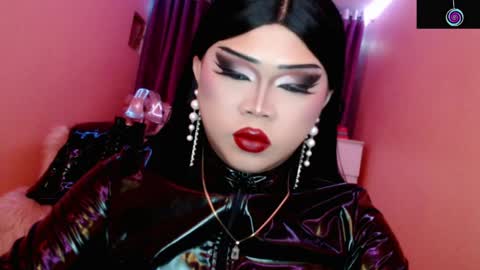 Snapshot of amiadoll chatting on June 2026 12:51:02 PM Queen Mireska online show from June 2026 12:51:02 PM