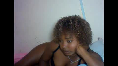 Snapshot of amielle_01 chatting on April 2026 03:52:01 PM amielle_01 online show from April 2026 03:52:01 PM