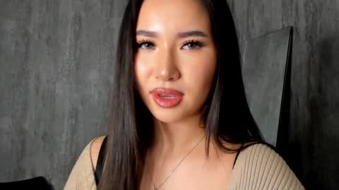 Amina online show from December 2024 01:49:01 PM