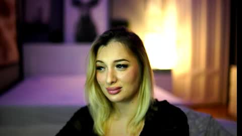 Snapshot of amira_velvet chatting on June 2026 06:43:01 PM Mira online show from June 2026 06:43:01 PM