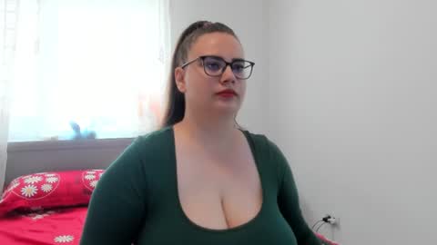 Snapshot of amiravyxen chatting on June 2026 07:31:01 AM Amira Vyxen online show from June 2026 07:31:01 AM