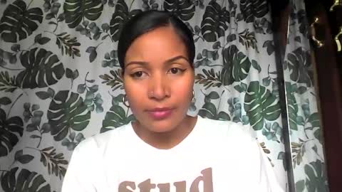 Snapshot of amlysxcreative chatting on April 2026 07:46:01 AM AmlysXCreative online show from April 2026 07:46:01 AM