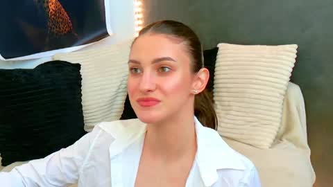 Snapshot of ammirra_a chatting on April 2026 09:24:02 AM Amira online show from April 2026 09:24:02 AM