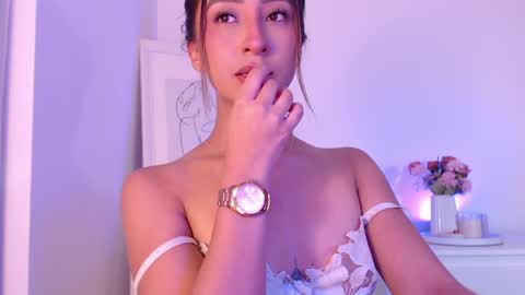 Snapshot of amonet_x chatting on April 2026 07:13:02 AM Sophi online show from April 2026 07:13:02 AM