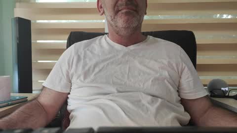 AmorLin online show from April 2026 11:48:01 AM