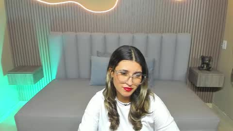 Snapshot of amy_estrellita chatting on April 2026 12:06:02 PM Amy Estrellita online show from April 2026 12:06:02 PM