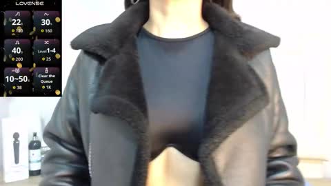 Snapshot of amy_le chatting on February 2026 01:19:02 PM Amy online show from February 2026 01:19:02 PM