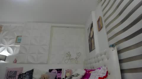 Amy Caroland online show from October 2025 12:04:01 AM