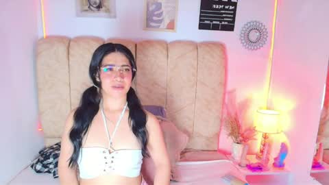 Snapshot of amy_swann chatting on May 2026 11:51:02 AM Amy online show from May 2026 11:51:02 AM