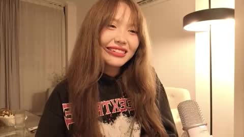 Snapshot of amyalwayshere chatting on December 2025 05:32:01 PM girl next door named Amy online show from December 2025 05:32:01 PM