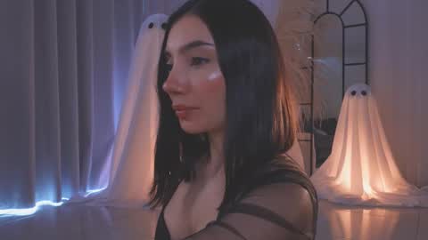 Amy Armstrong online show from October 2025 07:40:01 PM