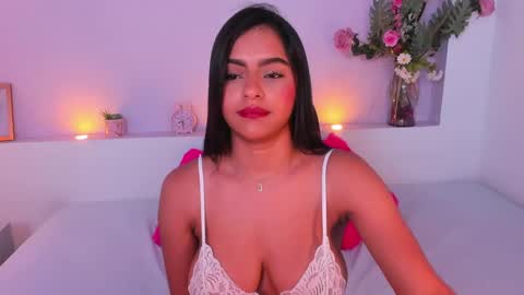 Snapshot of amybarton chatting on December 2024 06:38:01 PM My name is AMY... Nice to meet you thumb up me please its important online show from December 2024 06:38:01 PM