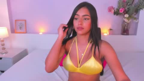 Snapshot of amybarton chatting on December 2024 07:26:02 PM My name is AMY... Nice to meet you thumb up me please its important online show from December 2024 07:26:02 PM