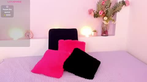 Snapshot of amybarton chatting on December 2024 03:59:01 PM My name is AMY... Nice to meet you thumb up me please its important online show from December 2024 03:59:01 PM