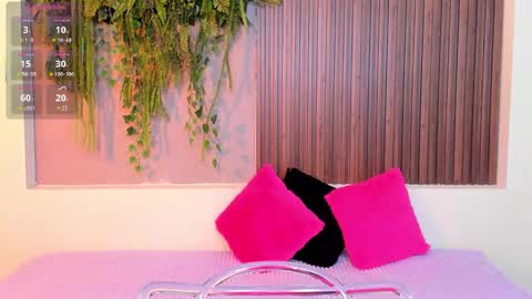 Snapshot of amybarton chatting on October 2025 03:30:01 PM My name is AMY... Nice to meet you thumb up me please its important online show from October 2025 03:30:01 PM