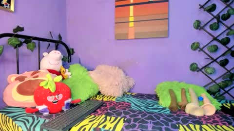 Amy Kamila online show from October 2025 02:04:02 AM