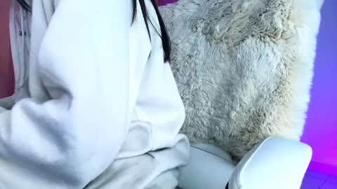 Amy ... Nice to meet u   thumb up me please its important online show from October 2025 01:57:01 AM