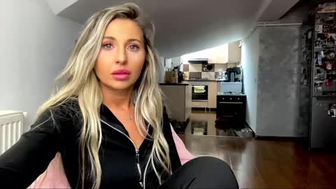 amyroberta92 online show from February 2025 10:16:02 AM