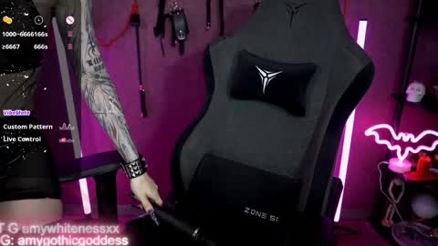 Snapshot of amywhitenessxx chatting on April 2026 01:41:01 PM Amy switch Goddess divine Mistress online show from April 2026 01:41:01 PM