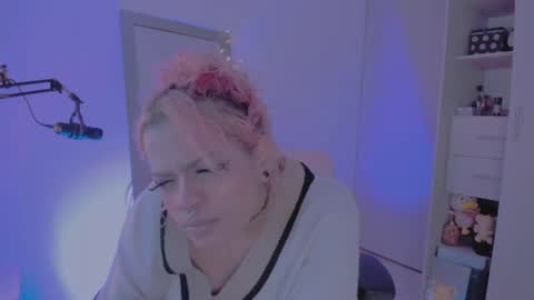 Snapshot of amyy_rouse chatting on April 2026 04:44:02 AM Collinns online show from April 2026 04:44:02 AM