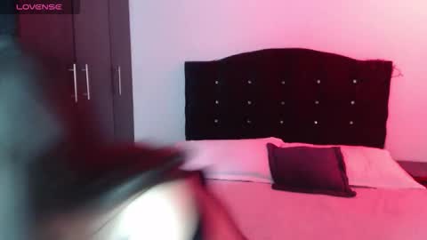 Snapshot of ana_arms_ chatting on March 2026 03:27:01 PM ana_arms_ online show from March 2026 03:27:01 PM