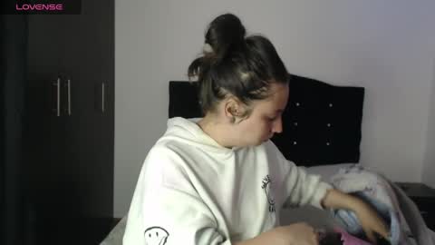 Snapshot of ana_arms_ chatting on April 2026 02:55:02 PM ana_arms_ online show from April 2026 02:55:02 PM