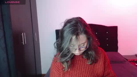 Snapshot of ana_arms_ chatting on April 2026 05:40:02 PM ana_arms_ online show from April 2026 05:40:02 PM