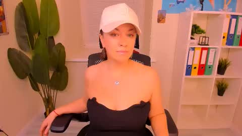 Snapshot of ana_mills chatting on December 2025 10:02:02 AM Ana online show from December 2025 10:02:02 AM