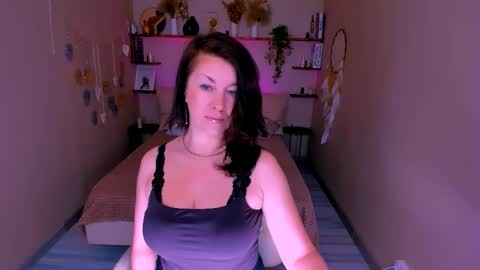 Snapshot of ana_mills chatting on February 2026 10:05:01 AM Ana online show from February 2026 10:05:01 AM