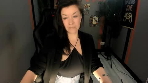 Snapshot of ana_mills chatting on April 2026 10:02:01 AM Ana online show from April 2026 10:02:01 AM