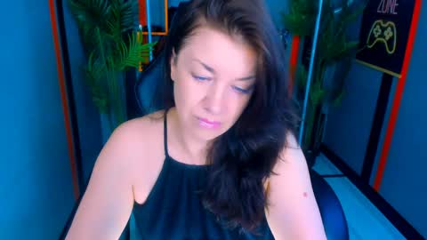 Snapshot of ana_mills chatting on May 2026 09:47:01 AM Ana online show from May 2026 09:47:01 AM