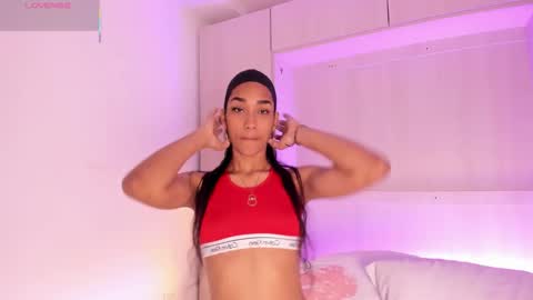 anaacollins_ online show from October 2025 11:42:01 AM